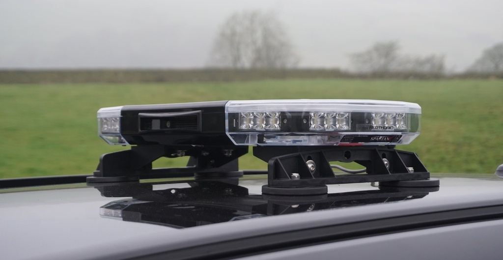 [SBX55TBRWCCIN4S0M_V1] Spartan Lightbar - 23.5''/55cm (USA EMS & Fire Specification) (SBX55TBRWCCIN4S0M_V1 (EMS-uitvoering) heldere bovenlens)